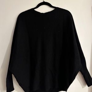 Black batwing sweater | Size M